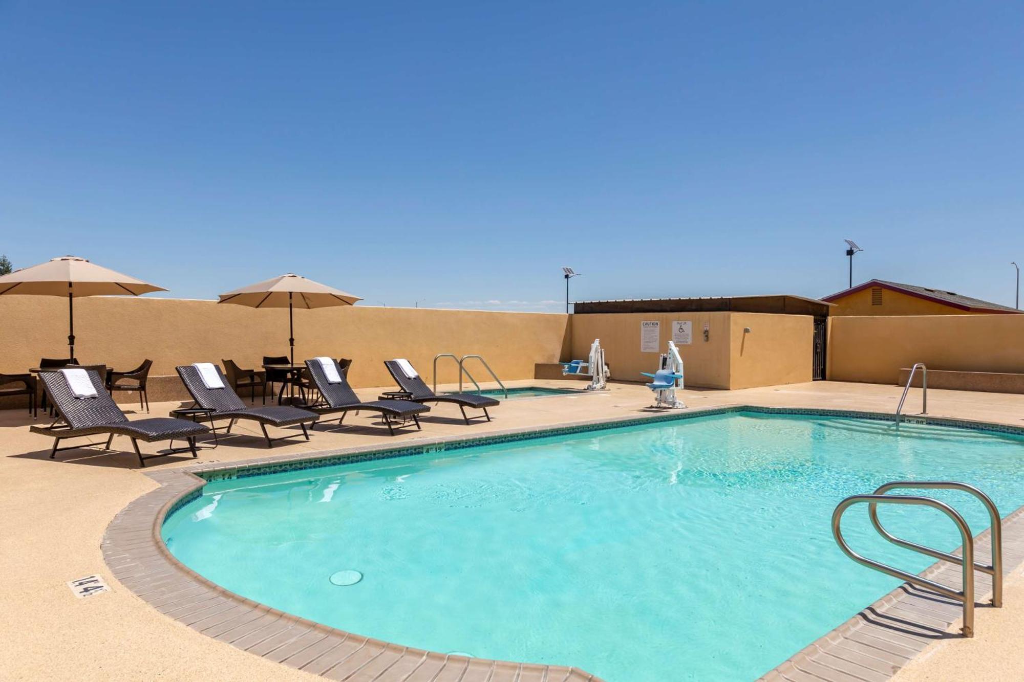 Best Western Plus Wasco Inn & Suites Eksteriør billede